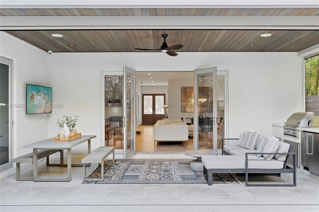 Foto del edificio - 3075 Blaine St