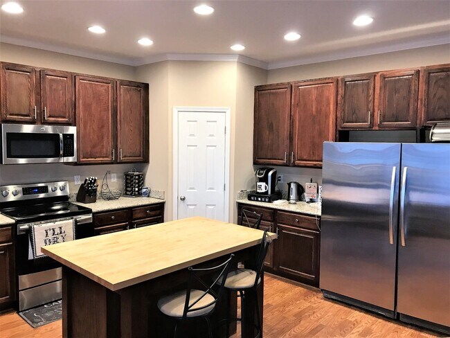 Building Photo - Arden - Unfurnished  5 Bedrooms - Availabl...