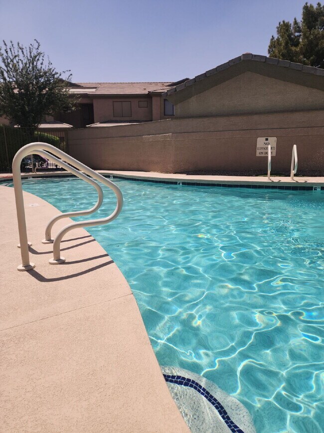 Foto del edificio - 705 W Queen Creek Rd