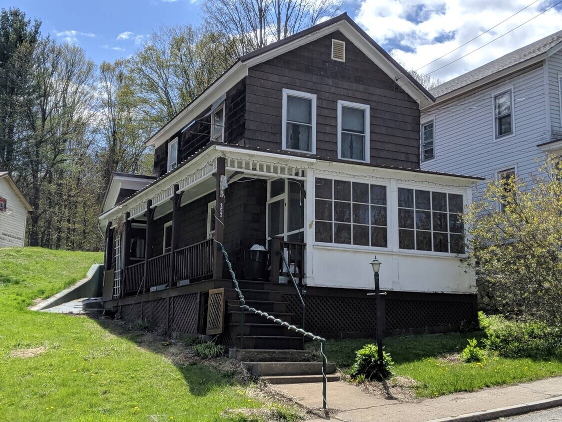 Primary Photo - 152 Furnace St