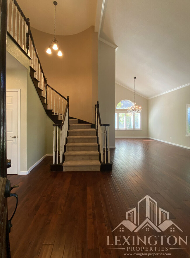 Foto del edificio - 6118 Cameo Dr