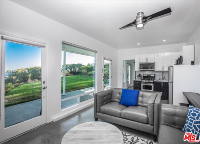 Foto principal - 5665 Trancas Canyon Rd