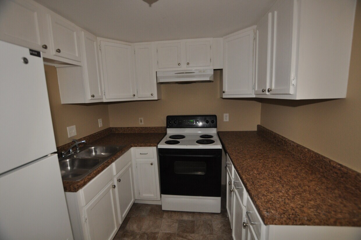 Primary Photo - 325 S. Wood St.