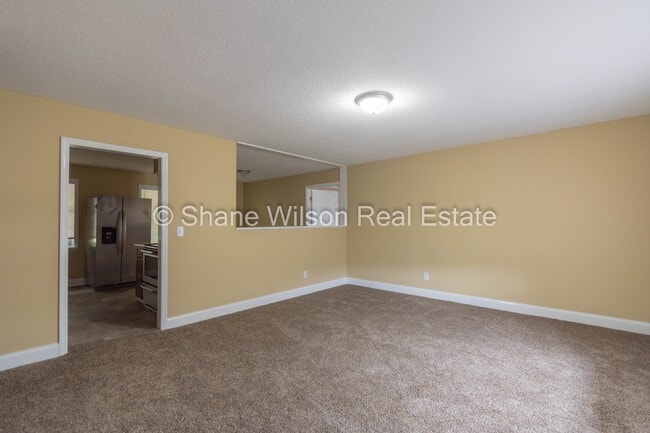 Building Photo - Large 4 BR / 2.5 BA homefor lease in Rossv...