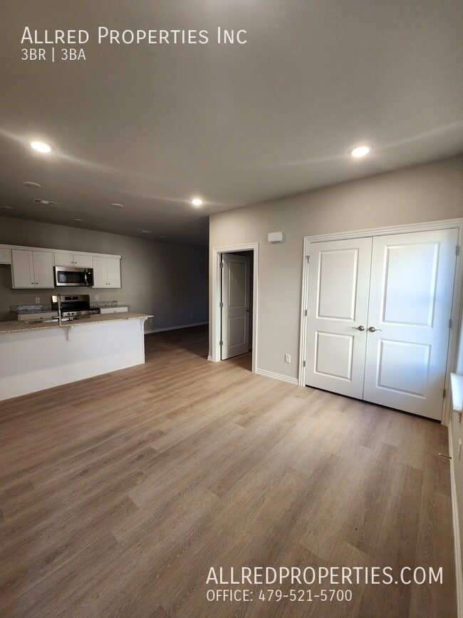 Building Photo - 1608 Casuarina Dr