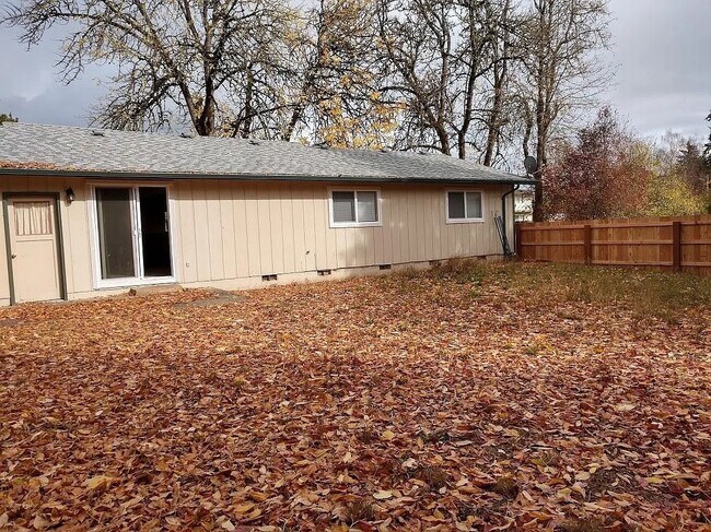 Building Photo - 649 SW Pioneer Dr