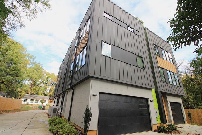 Foto del edificio - Move-in Ready Modern Townhome!!