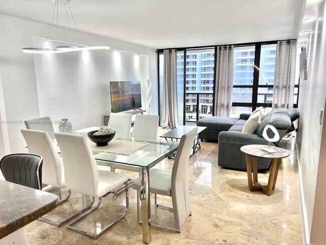 Foto del edificio - 600 NE 36th St