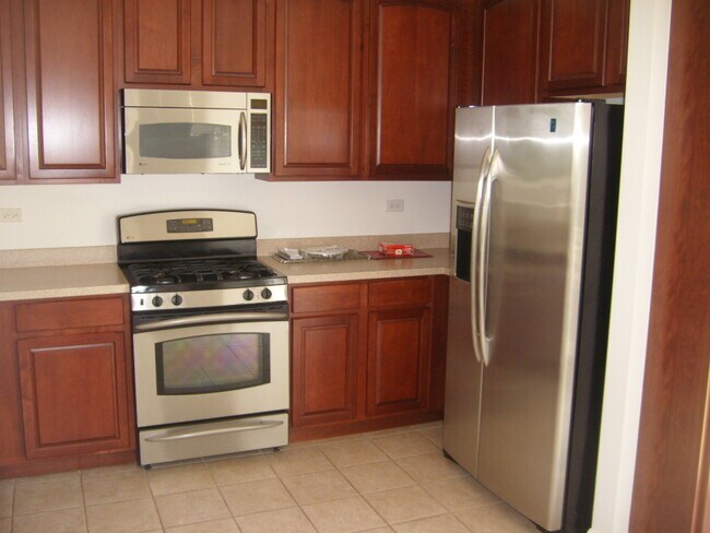 Foto del edificio - 534 Cary Woods Cir