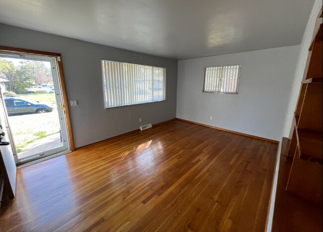 Foto del edificio - 11801 Bridgevale Ave