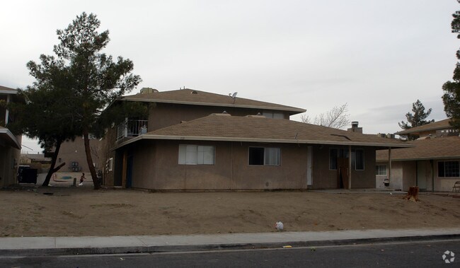 Building Photo - Logan Glen