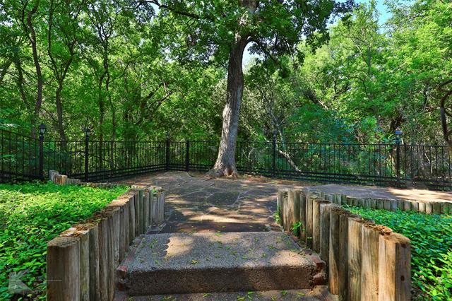 Building Photo - 106 Riverside Park