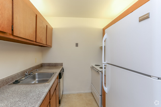 Kitchen - Harbor Pointe Apartments