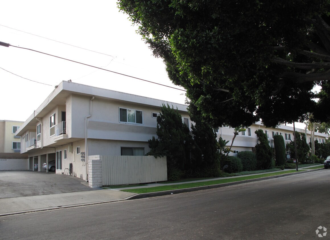 Building Photo - Moreramber Manor