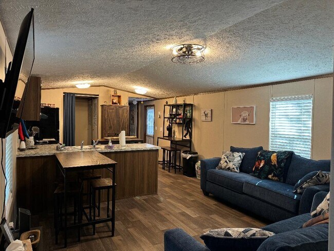 Building Photo - 9346 FL-20