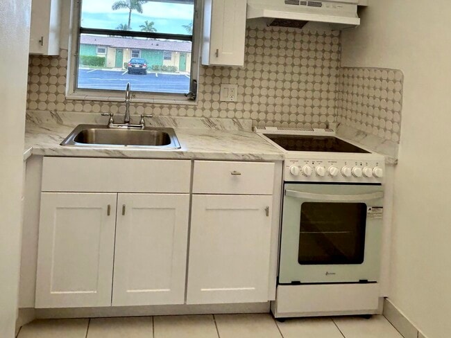 Building Photo - 2895 Crosley Dr W