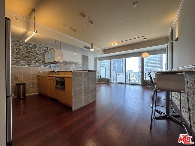 Foto del edificio - 1155 S Grand Ave