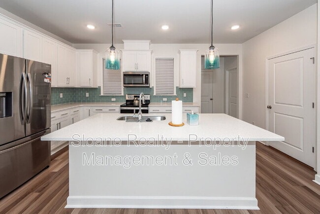 Building Photo - 211 Winding River Dr