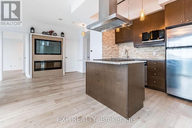 Building Photo - 60 Absolute Ave