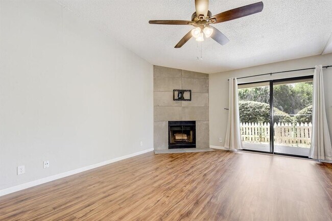 Building Photo - 1601 Faro Dr