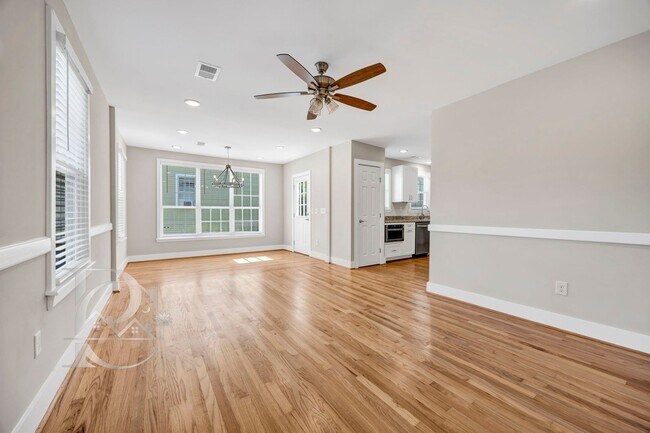 Building Photo - RENOVATED THREE BEDROOM IN ROSEWOOD