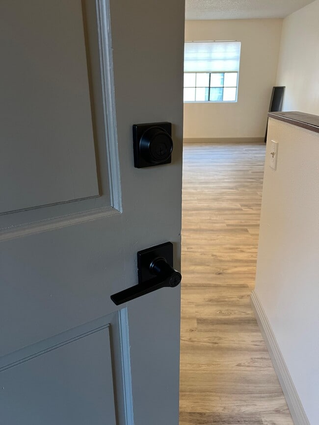 Building Photo - 236 S Curtis Ave