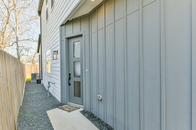 Building Photo - 4211 Nichols St