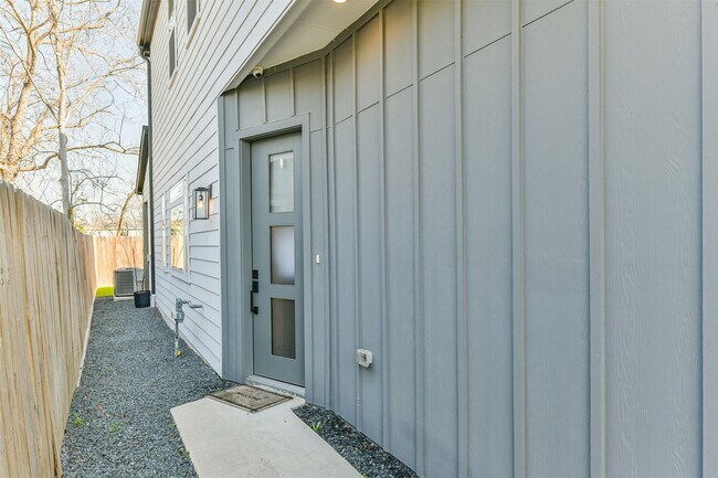 Foto del edificio - 4211 Nichols St