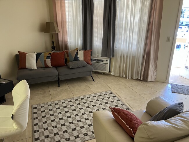 Building Photo - 100 Ventnor E