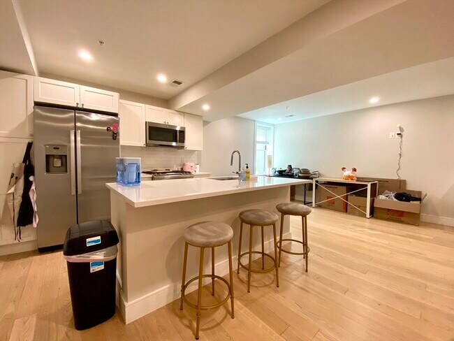 Foto del edificio - 13 Greylock Rd