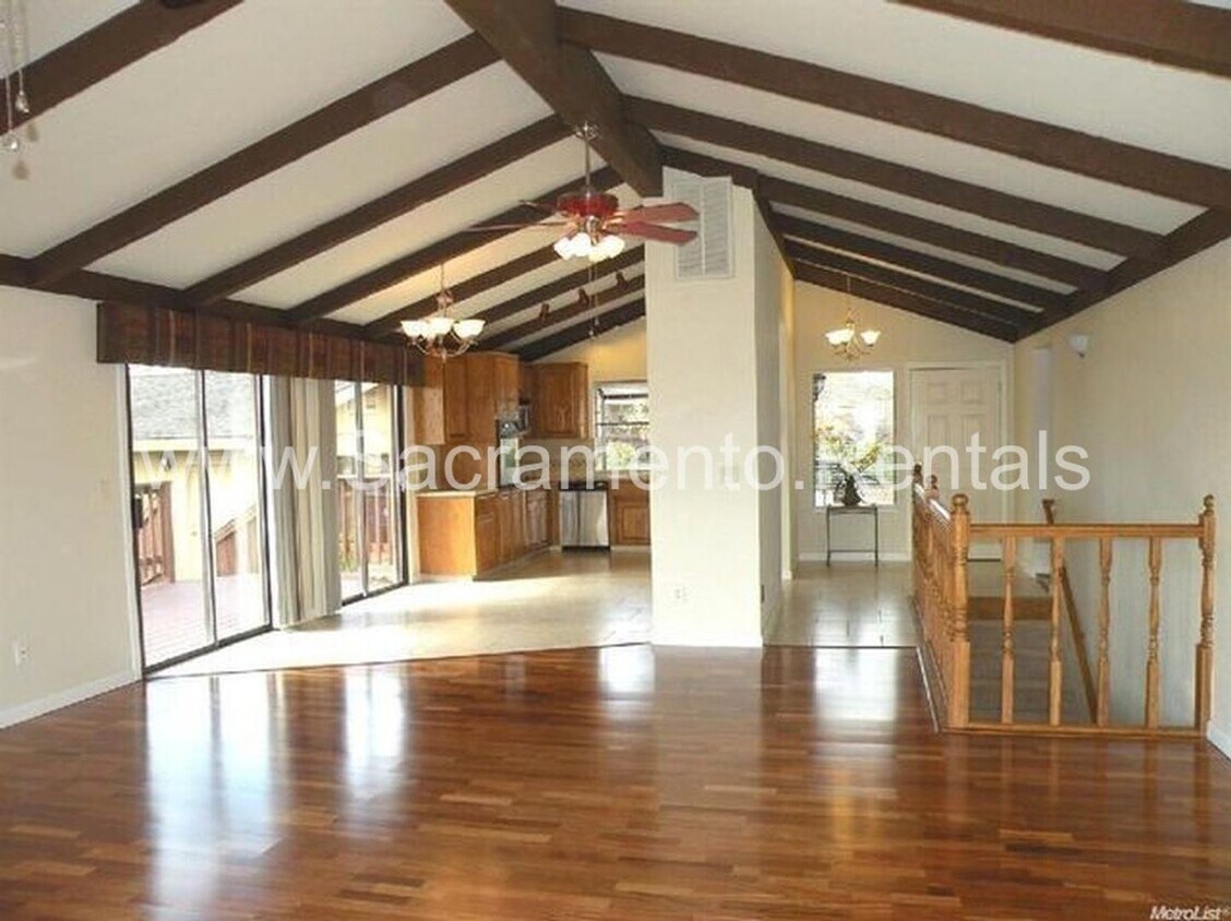 Building Photo - 3 br, 3 bath House - 135 Winding Canyon Lane