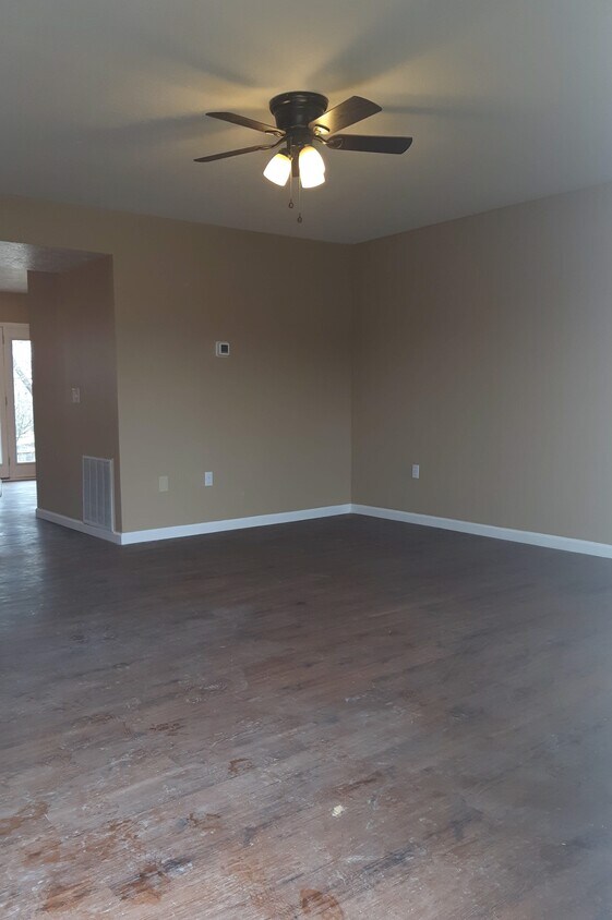 Unit A: Living Room - 306 S Keeneland Dr