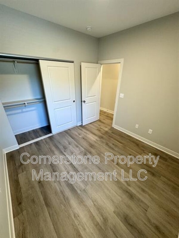 Foto del edificio - 8679 Golden Ln