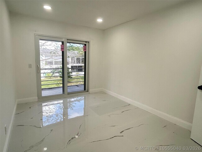 Building Photo - 115 Ventnor F