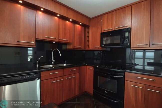 Building Photo - 531 N Ocean Blvd