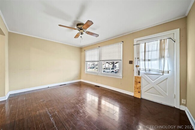 Building Photo - 4624 E 3rd St