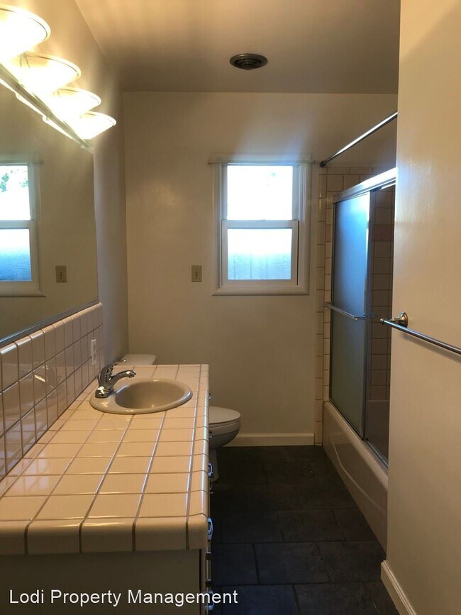 Building Photo - 3 br, 2 bath House - 1409 W LOCKEFORD ST