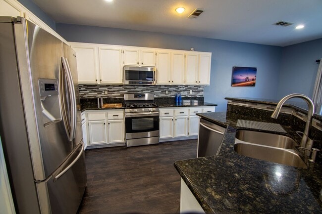 Building Photo - Spacious Moreno Valley Living in a Prime Location