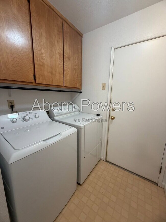 Foto del edificio - 4819 Hillbrook Ct