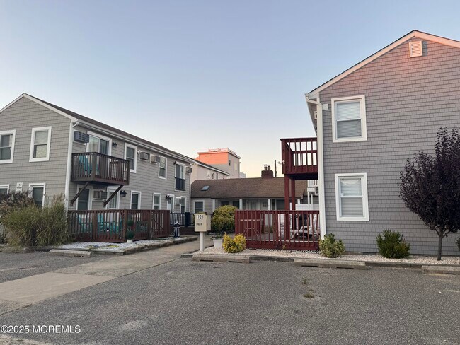 Foto del edificio - 124 Lincoln Ave