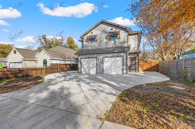 Building Photo - Brand New 3/2.5 Duplex Near TCU! **INCENTI...