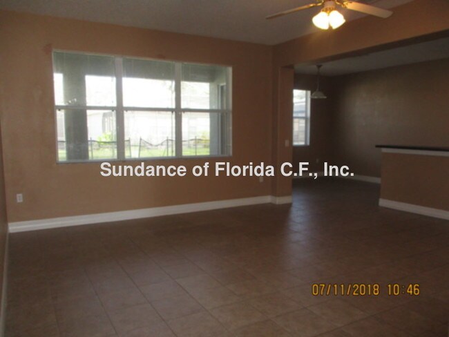 Building Photo - Large Family Home with Screened Pool