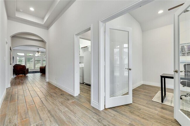 Foto del edificio - 1205 Lakeside Ranch Rd