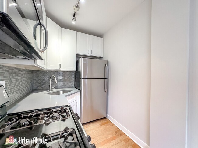 Foto del edificio - 2424 N Kedzie Blvd