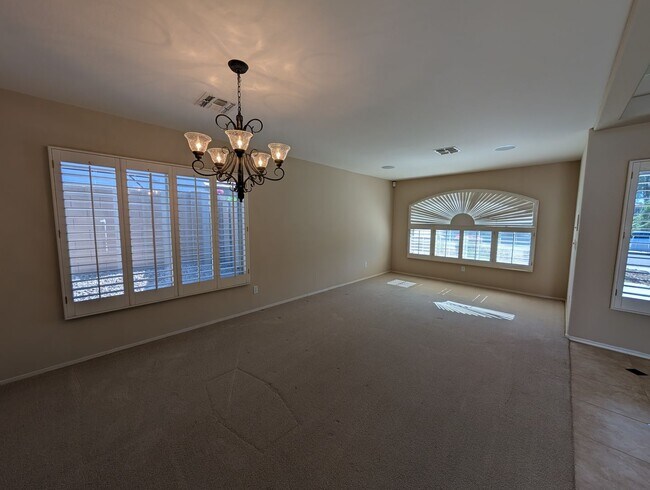 Foto del edificio - 4 Bedroom 2.5 Bath With Private Pool