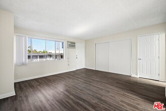 Building Photo - 8924 Van Nuys Blvd