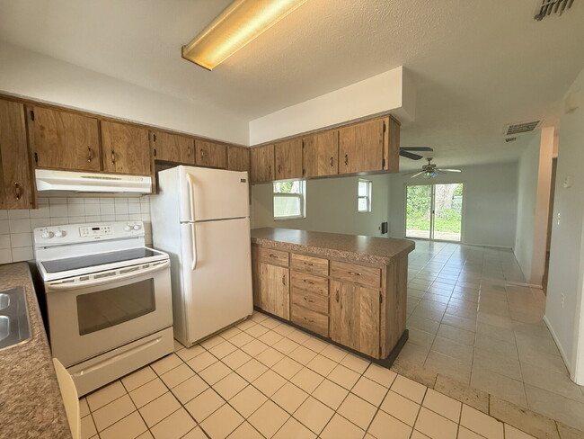 Building Photo - 12106 Watterson St
