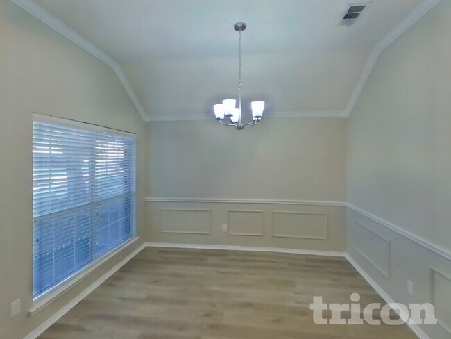 Foto del edificio - 2075 Crestlake Dr