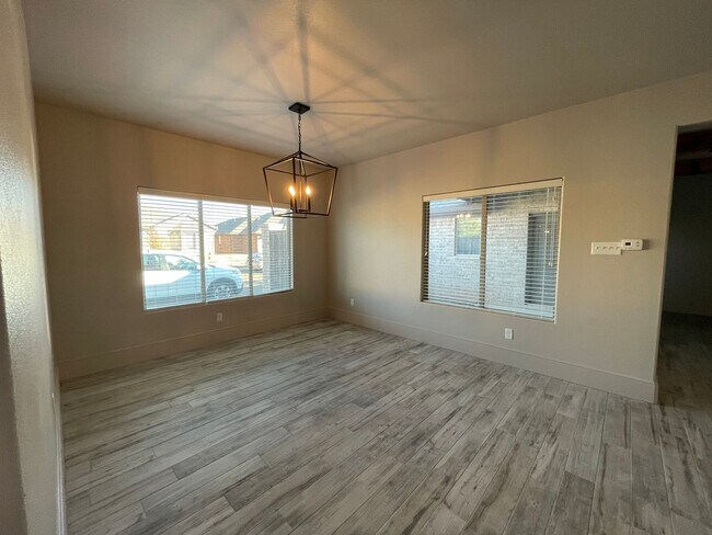Building Photo - Beautiful townhome in the Frenship District