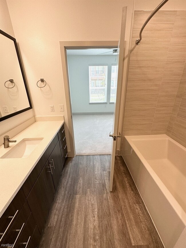 Building Photo - 1 br, 1 bath Townhome - 1501 W Pecan St  1...
